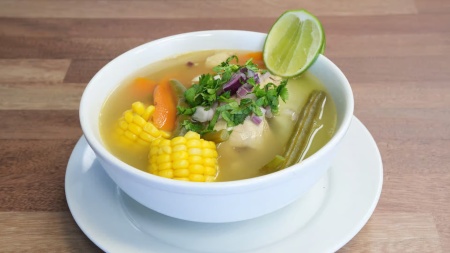 CALDO DE POLLO